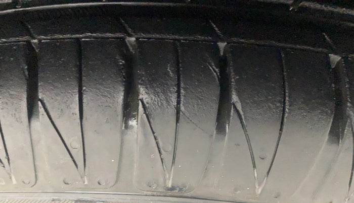 2016 Tata Tiago XZ PETROL, Petrol, Manual, 1,25,966 km, Right Front Tyre Tread