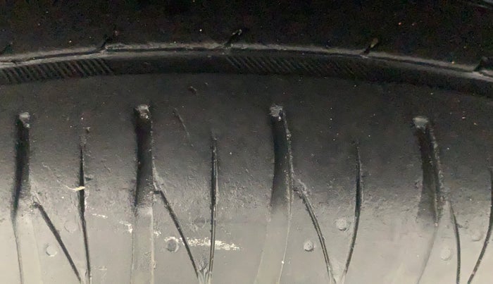 2016 Tata Tiago XZ PETROL, Petrol, Manual, 1,25,966 km, Right Rear Tyre Tread