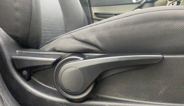 2016 Tata Tiago XZ PETROL, Petrol, Manual, 1,25,966 km, Driver Side Adjustment Panel