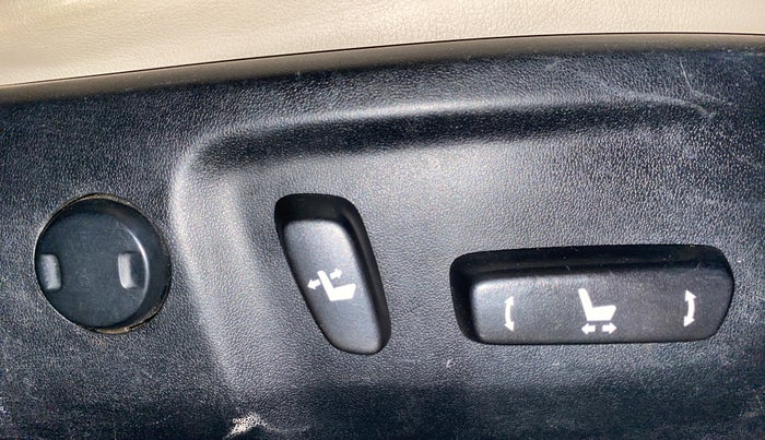 2016 Toyota Corolla Altis GL PETROL, Petrol, Manual, 51,727 km, Driver Side Adjustment Panel