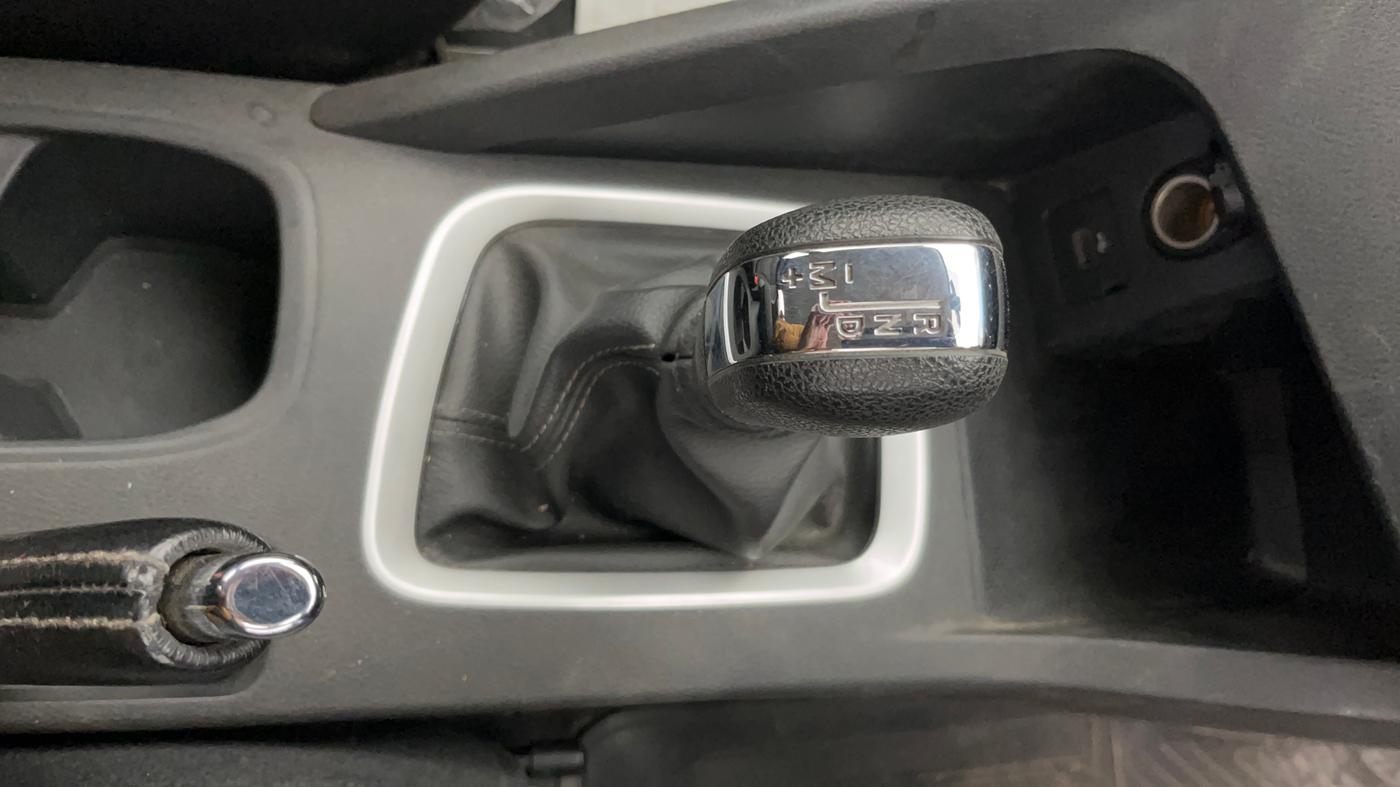 2023 Nissan MAGNITE XV AMT EZ Shift DT, Petrol, Automatic, 16,532 km, Gear Lever