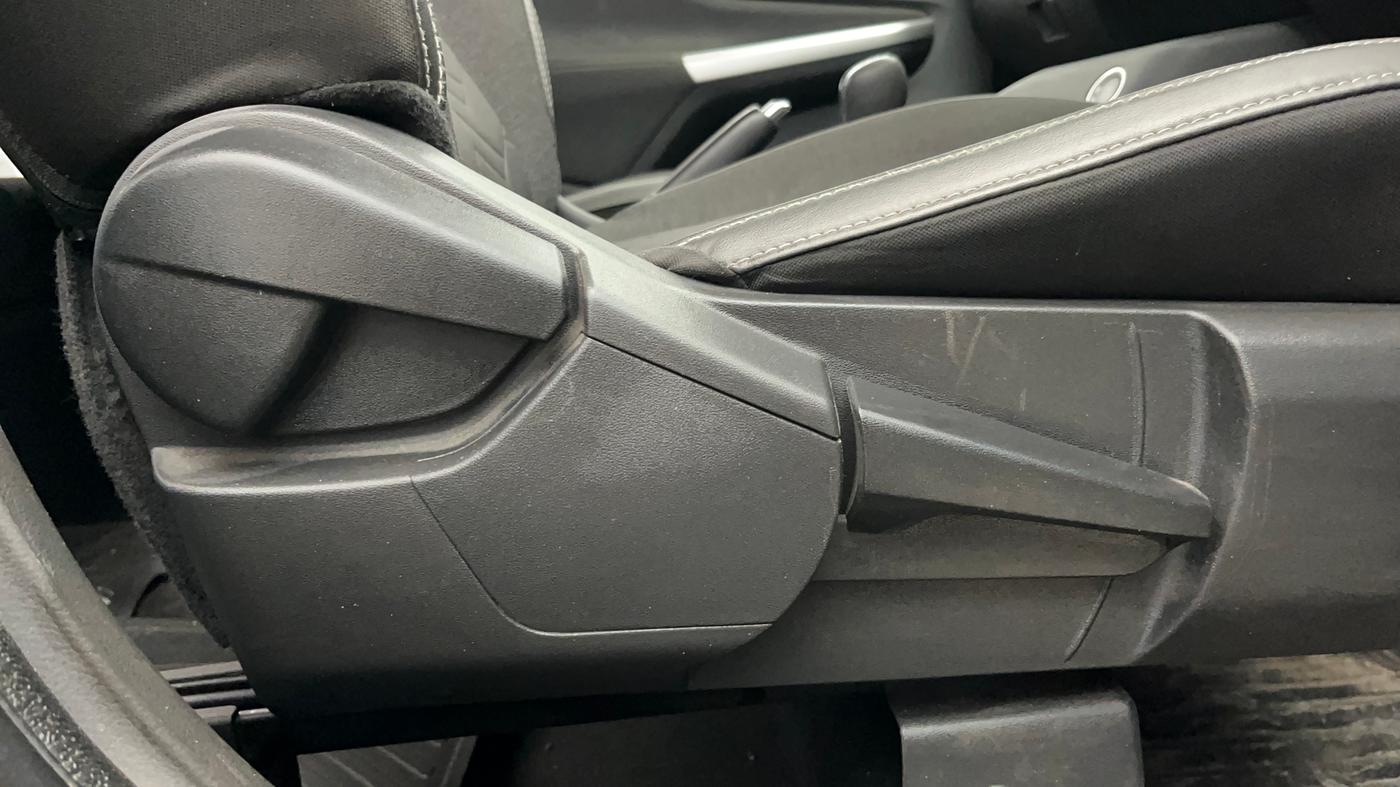 2023 Nissan MAGNITE XV AMT EZ Shift DT, Petrol, Automatic, 16,532 km, Driver Side Adjustment Panel