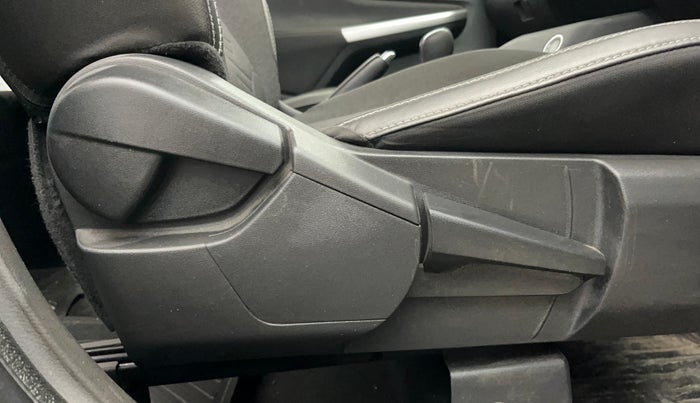 2023 Nissan MAGNITE XV AMT EZ Shift DT, Petrol, Automatic, 16,532 km, Driver Side Adjustment Panel