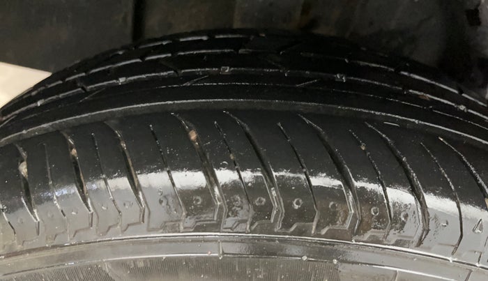 2023 Nissan MAGNITE XV AMT EZ Shift DT, Petrol, Automatic, 16,532 km, Right Rear Tyre Tread