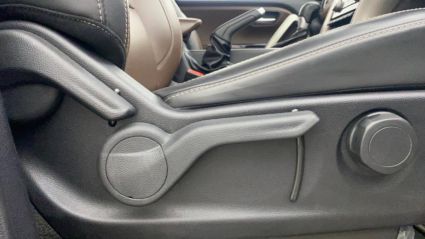 2023 Mahindra SCORPIO-N Z8 PETROL AT 7 STR, Petrol, Automatic, 25,348 km, Driver Side Adjustment Panel