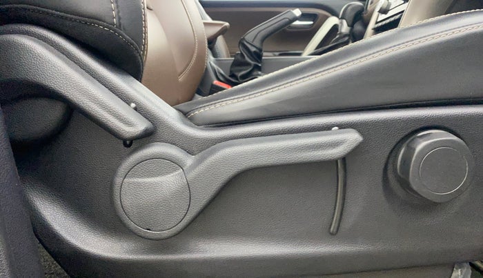 2023 Mahindra SCORPIO-N Z8 PETROL AT 7 STR, Petrol, Automatic, 25,348 km, Driver Side Adjustment Panel