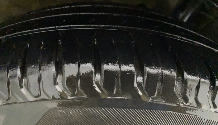 2018 Maruti Dzire ZXI AMT, Petrol, Automatic, 50,896 km, Right Rear Tyre Tread