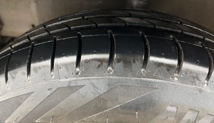 2017 Hyundai Grand i10 MAGNA 1.2 KAPPA VTVT, Petrol, Manual, 65,733 km, Left Front Tyre Tread