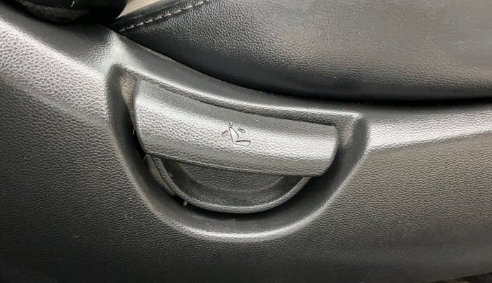 2017 Hyundai Grand i10 MAGNA 1.2 KAPPA VTVT, Petrol, Manual, 65,733 km, Driver Side Adjustment Panel