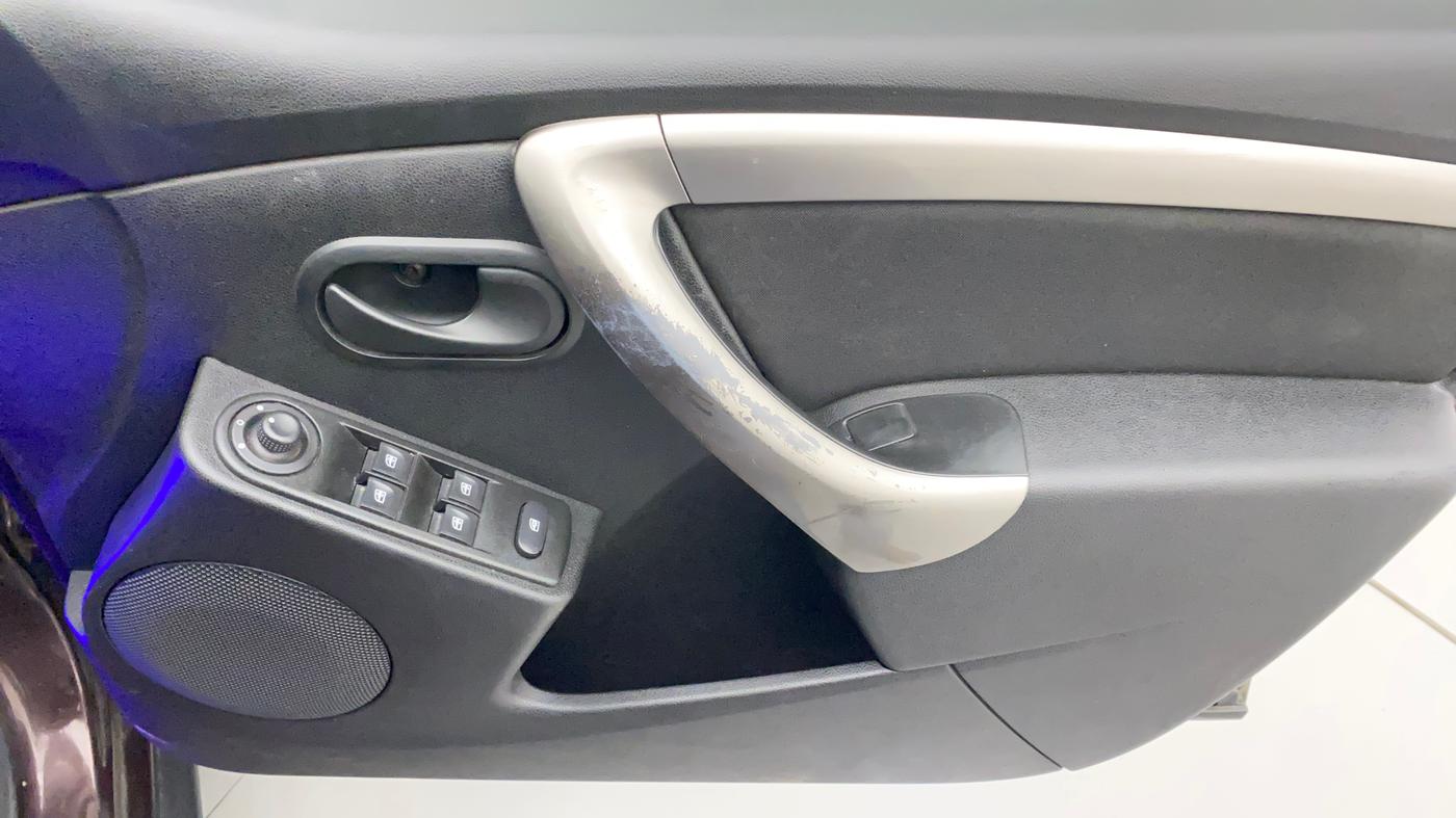 2020 Renault Duster RXS 1.3 TURBO PETROL MT, Petrol, Manual, 35,564 km, Driver Side Door Panels Control