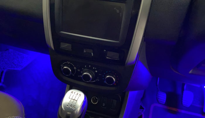 2020 Renault Duster RXS 1.3 TURBO PETROL MT, Petrol, Manual, 35,564 km, AC Unit - Directional switch has minor damage
