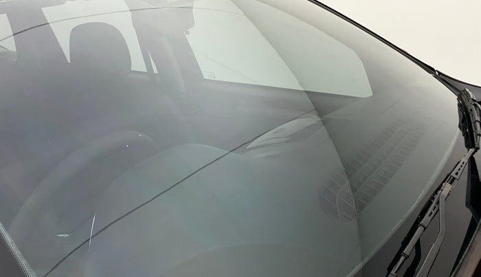 2020 Renault Duster RXS 1.3 TURBO PETROL MT, Petrol, Manual, 35,564 km, Front windshield - Minor spot on windshield