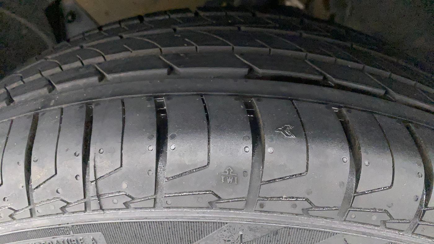 2020 Renault Duster RXS 1.3 TURBO PETROL MT, Petrol, Manual, 35,564 km, Left Front Tyre Tread