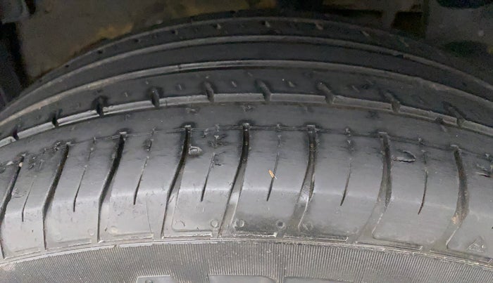2020 Renault Duster RXS 1.3 TURBO PETROL MT, Petrol, Manual, 35,564 km, Left Rear Tyre Tread