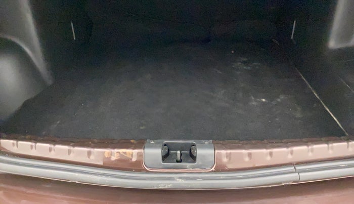 2020 Renault Duster RXS 1.3 TURBO PETROL MT, Petrol, Manual, 35,564 km, Boot Inside