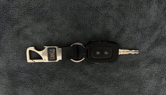 2020 Renault Duster RXS 1.3 TURBO PETROL MT, Petrol, Manual, 35,564 km, Lock system - Boot door not opening through lever
