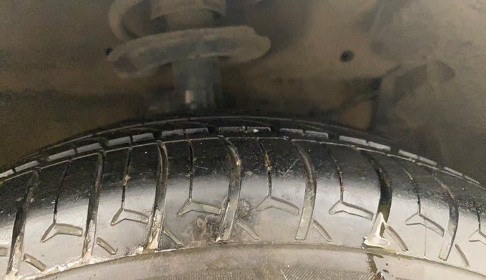 2017 Maruti Ertiga VXI AT, Petrol, Automatic, 29,579 km, Right Front Tyre Tread