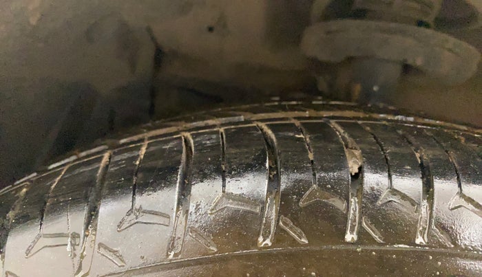 2017 Maruti Ertiga VXI AT, Petrol, Automatic, 29,579 km, Left Front Tyre Tread