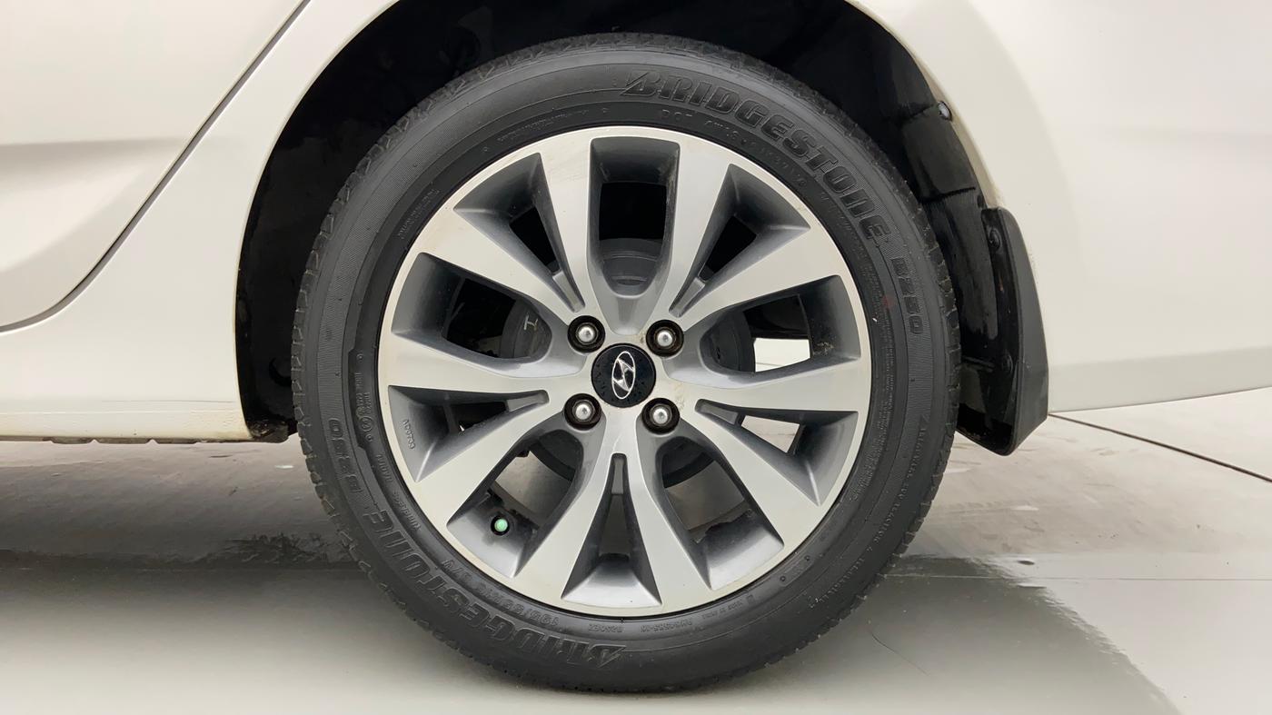 2015 Hyundai Verna FLUIDIC 4S 1.6 VTVT S(O), Petrol, Manual, 99,131 km, Left Rear Wheel