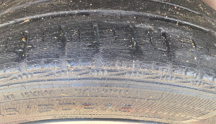 2017 Volkswagen Polo COMFORTLINE 1.2L, Petrol, Manual, 35,229 km, Right Rear Tyre Tread