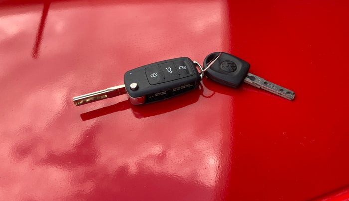 2017 Volkswagen Polo COMFORTLINE 1.2L, Petrol, Manual, 35,229 km, Key Close Up