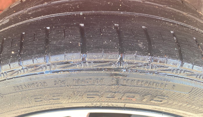 2017 Volkswagen Polo COMFORTLINE 1.2L, Petrol, Manual, 35,229 km, Right Front Tyre Tread