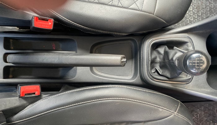 2017 Volkswagen Polo COMFORTLINE 1.2L, Petrol, Manual, 35,229 km, Gear Lever