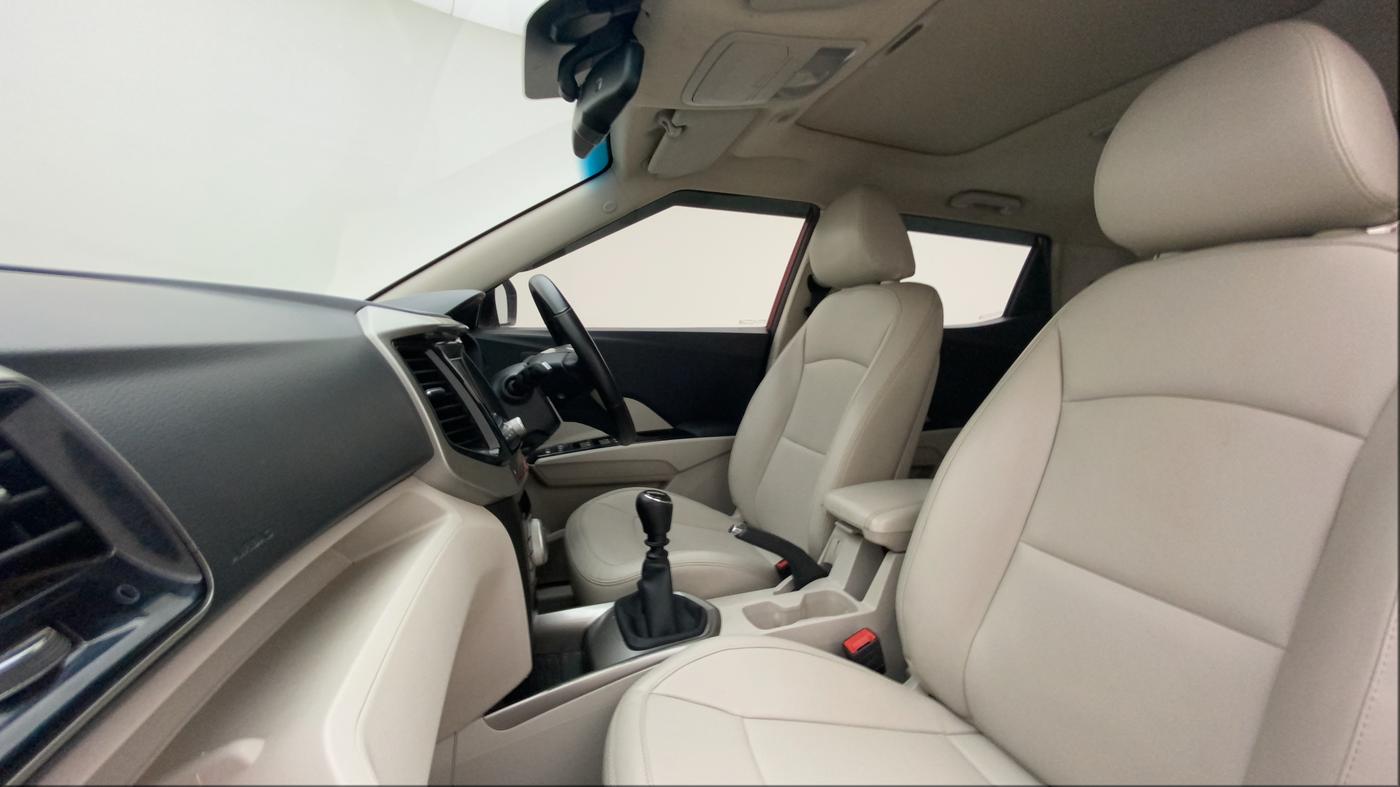 2021 Mahindra XUV300 W8 (O) 1.5 DIESEL, Diesel, Manual, 38,895 km, Right Side Front Door Cabin