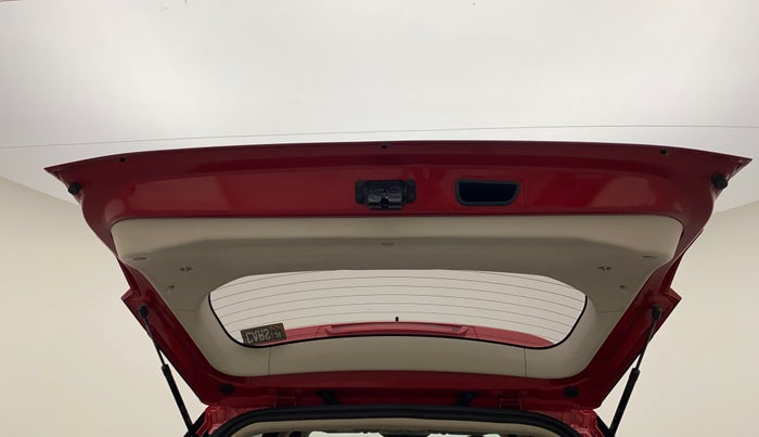 2021 Mahindra XUV300 W8 (O) 1.5 DIESEL, Diesel, Manual, 38,895 km, Boot Door Open
