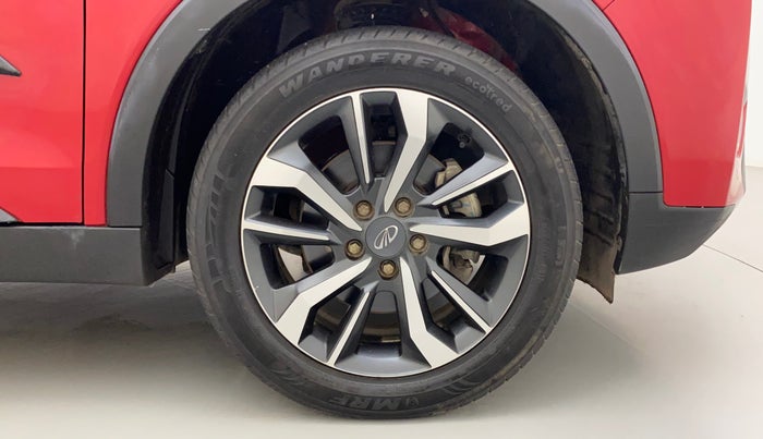 2021 Mahindra XUV300 W8 (O) 1.5 DIESEL, Diesel, Manual, 38,895 km, Right Front Wheel