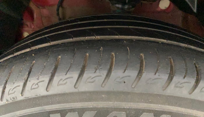 2021 Mahindra XUV300 W8 (O) 1.5 DIESEL, Diesel, Manual, 38,895 km, Left Front Tyre Tread