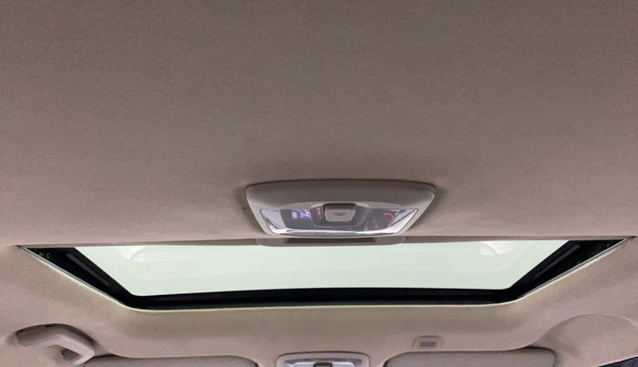 2021 Mahindra XUV300 W8 (O) 1.5 DIESEL, Diesel, Manual, 38,895 km, Moonroof/ Sunroof