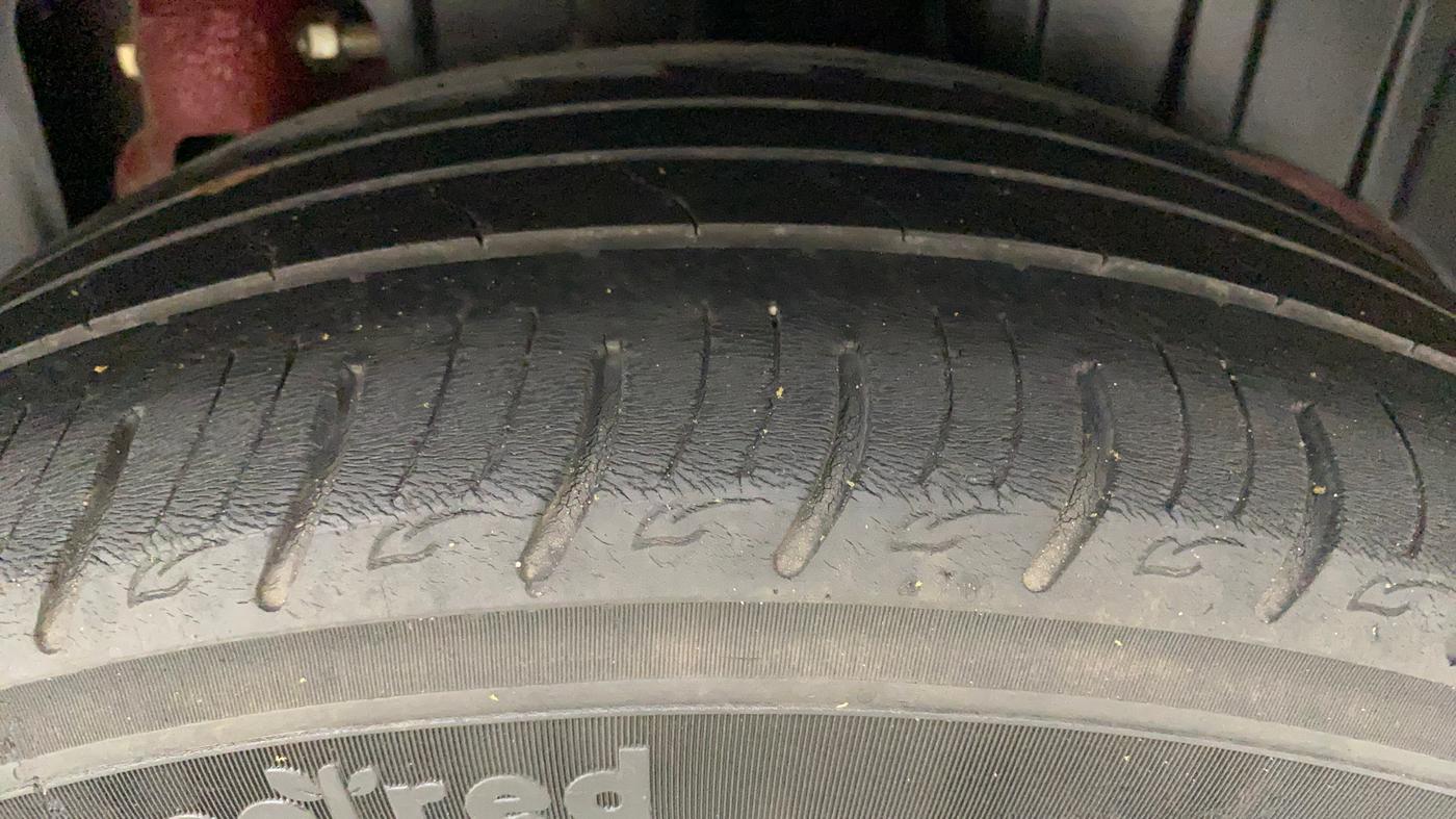 2021 Mahindra XUV300 W8 (O) 1.5 DIESEL, Diesel, Manual, 38,895 km, Left Rear Tyre Tread