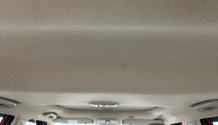 2021 Mahindra XUV300 W8 (O) 1.5 DIESEL, Diesel, Manual, 38,895 km, Ceiling - Roof lining minor dirty