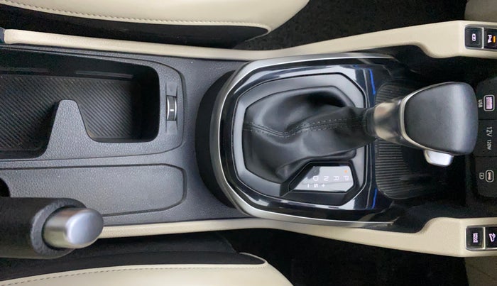 2022 KIA CARENS LUXURY PLUS 1.4 PETROL DCT 7 STR, Petrol, Automatic, 47,770 km, Gear Lever