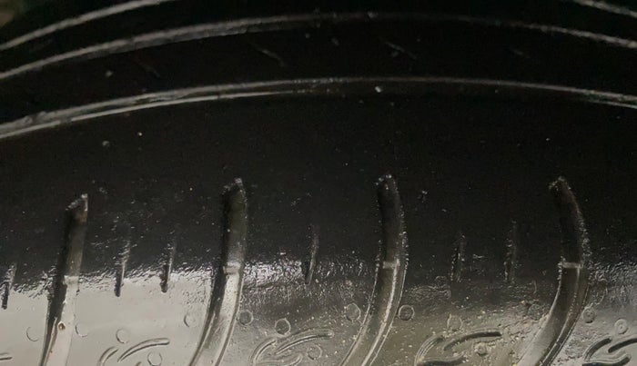 2022 KIA CARENS LUXURY PLUS 1.4 PETROL DCT 7 STR, Petrol, Automatic, 47,770 km, Left Front Tyre Tread