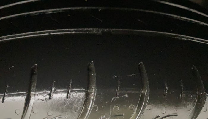 2022 KIA CARENS LUXURY PLUS 1.4 PETROL DCT 7 STR, Petrol, Automatic, 47,770 km, Left Rear Tyre Tread