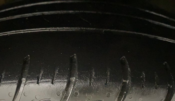 2022 KIA CARENS LUXURY PLUS 1.4 PETROL DCT 7 STR, Petrol, Automatic, 47,770 km, Right Front Tyre Tread