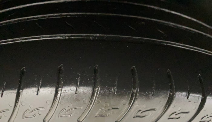 2022 KIA CARENS LUXURY PLUS 1.4 PETROL DCT 7 STR, Petrol, Automatic, 47,770 km, Right Rear Tyre Tread