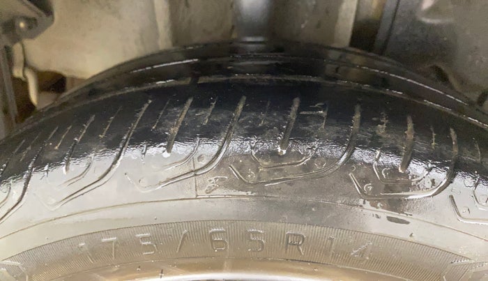 2017 Tata Tiago XT PETROL, Petrol, Manual, 1,05,773 km, Right Rear Tyre Tread