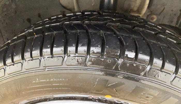 2017 Tata Tiago XT PETROL, Petrol, Manual, 1,05,773 km, Right Front Tyre Tread