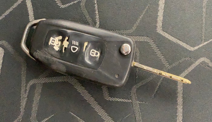 2017 Tata Tiago XT PETROL, Petrol, Manual, 1,05,773 km, Key Close Up