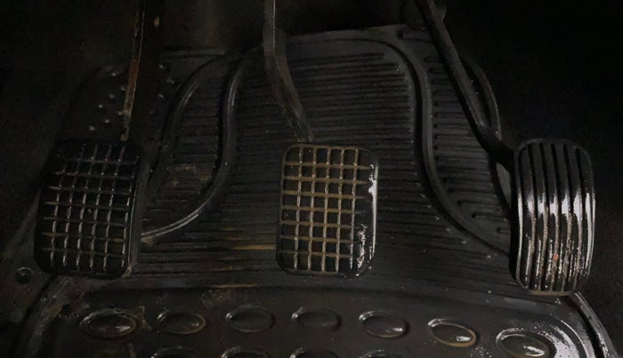 2017 Tata Tiago XT PETROL, Petrol, Manual, 1,05,773 km, Pedals