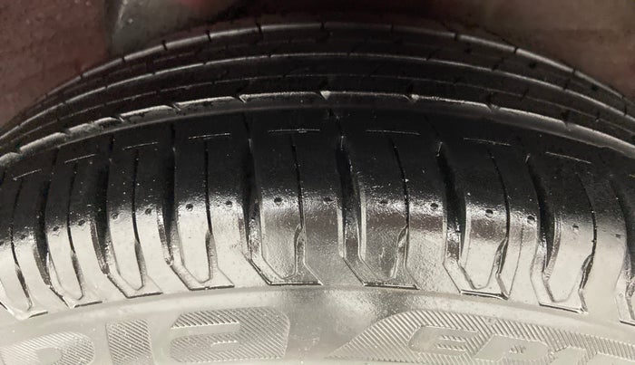 2009 Hyundai i20 MAGNA 1.2 VTVT, Petrol, Manual, 76,348 km, Left Rear Tyre Tread