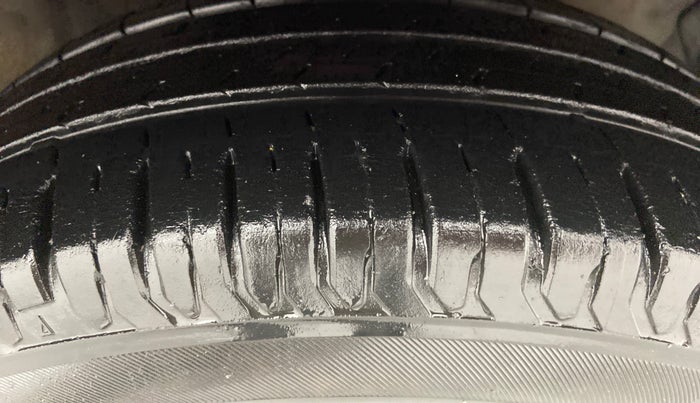 2009 Hyundai i20 MAGNA 1.2 VTVT, Petrol, Manual, 76,348 km, Right Front Tyre Tread