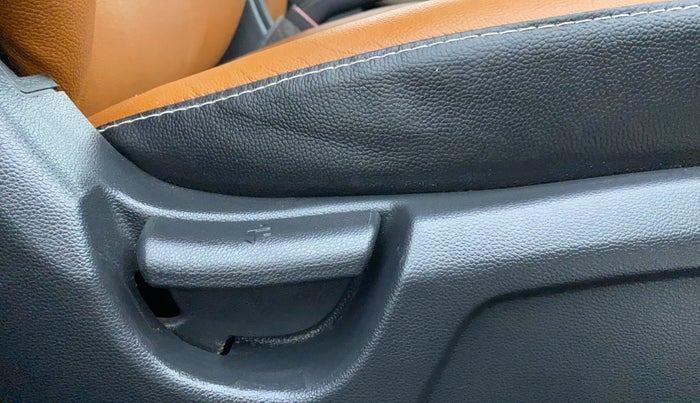 2019 Hyundai Elite i20 MAGNA PLUS 1.2, Petrol, Manual, 18,434 km, Driver Side Adjustment Panel