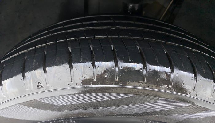 2021 Skoda KUSHAQ STYLE 1.0TSI AT, Petrol, Automatic, 14,897 km, Left Front Tyre Tread