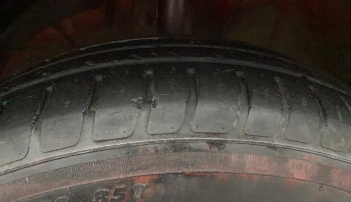 2018 Maruti Swift VXI, Petrol, Manual, 57,413 km, Left Front Tyre Tread