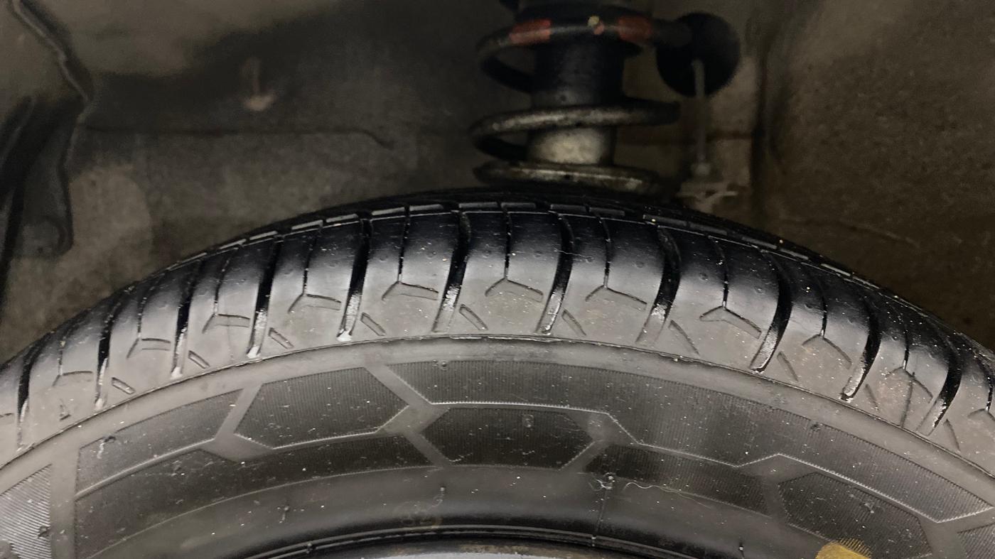 2015 Maruti Alto K10 VXI, Petrol, Manual, 76,050 km, Left Front Tyre Tread