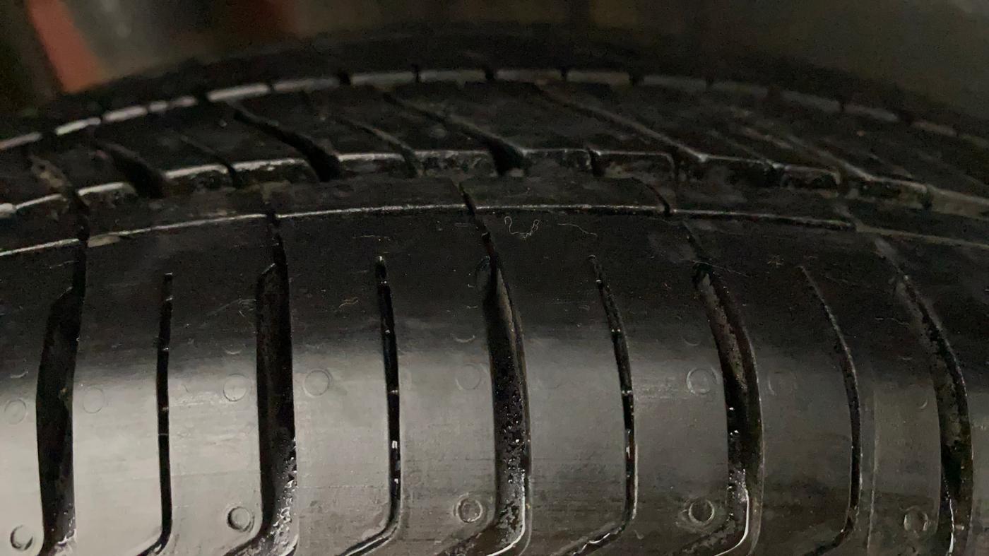 2021 Maruti Swift VXI, Petrol, Manual, 73,045 km, Right Rear Tyre Tread